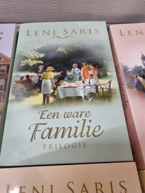 boeken leni saris zes stuks, Ophalen of Verzenden