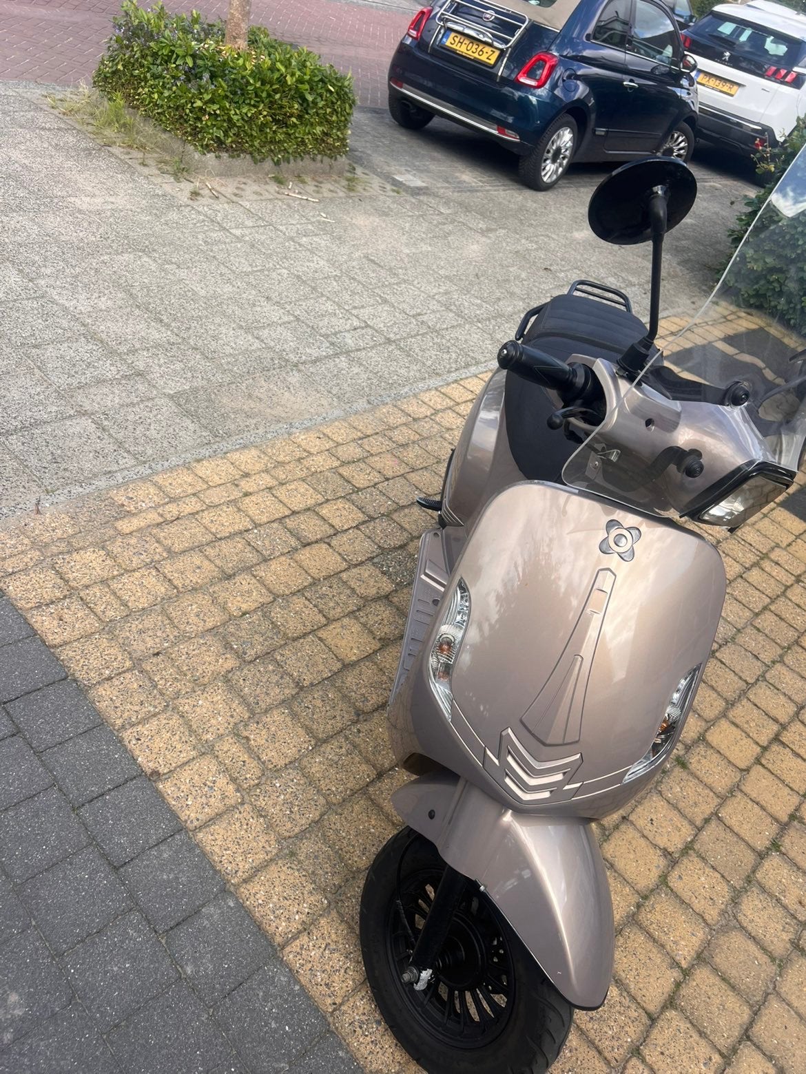 rose gouden agm scooter - blauw kenteken, Ophalen, Zo goed als nieuw, Benzine, Overige merken
