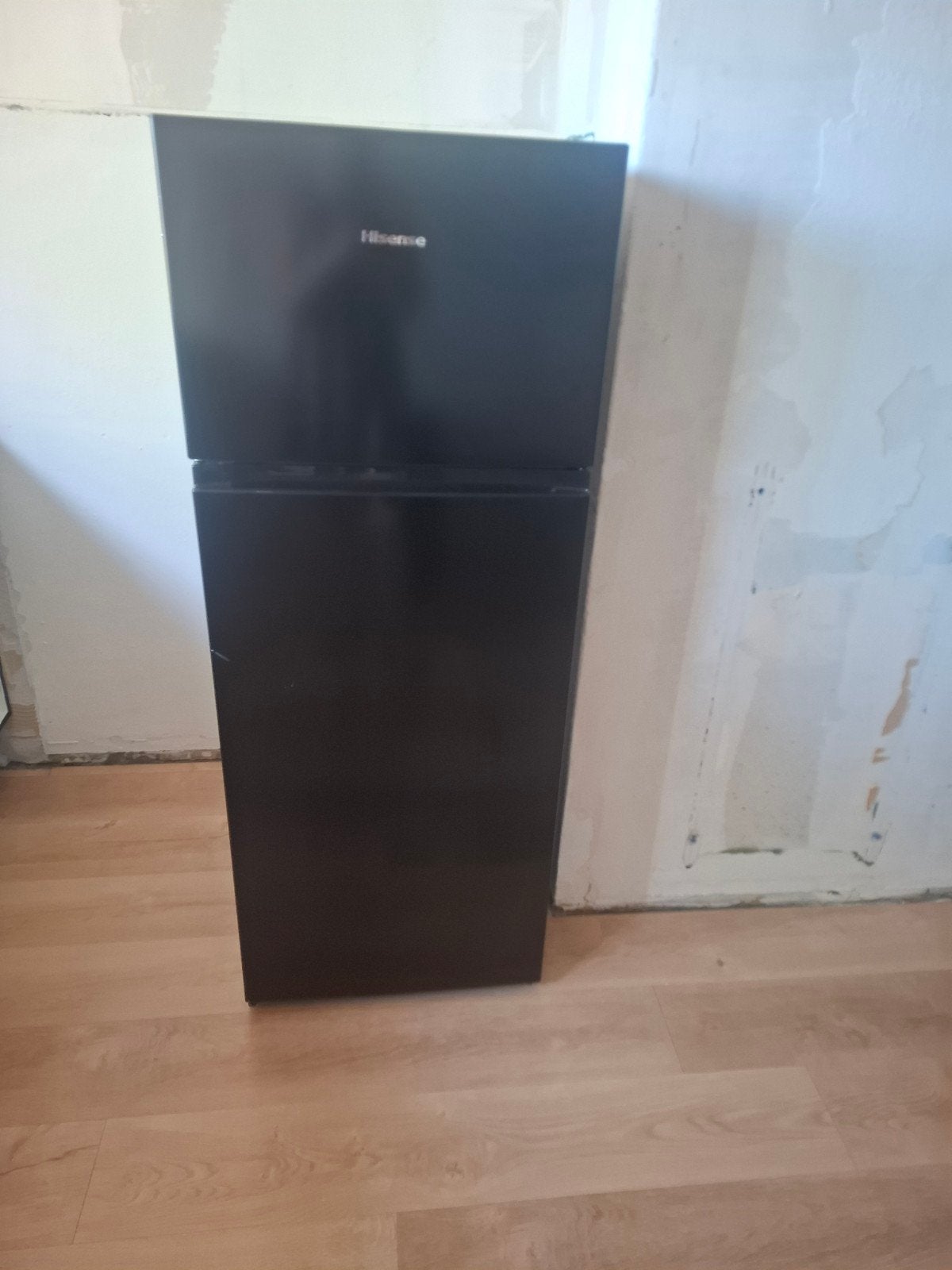 Hisense koelkast met vriesvak - Zwart, Witgoed en Apparatuur, Koelkasten en IJskasten, Zo goed als nieuw, Met vriesvak, 150 tot 200 liter