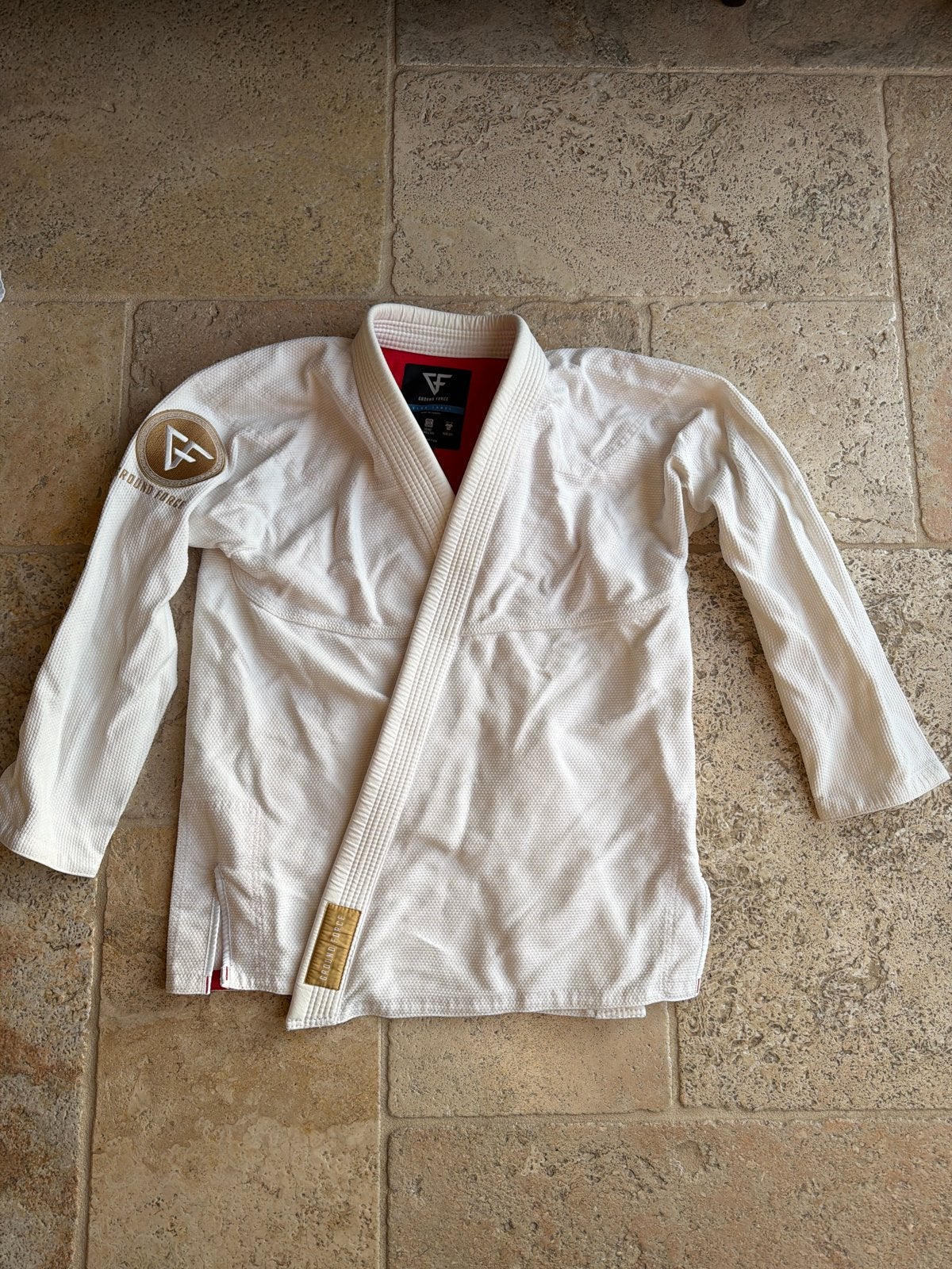 Ground Force Blue Label BJJ Gi met Latijnse Tekst, Sport en Fitness, Ophalen of Verzenden, Zo goed als nieuw, Jiu-Jitsu, Vechtsportpak