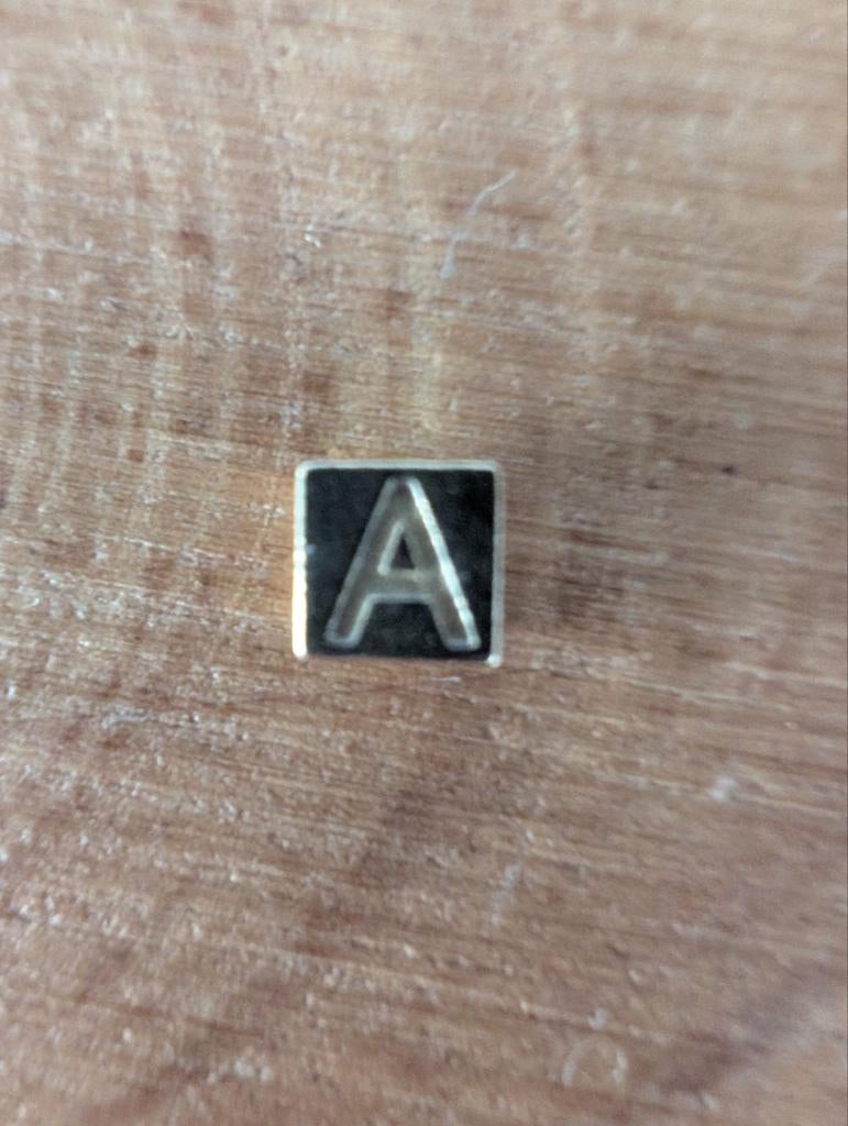 14 Karaat letter blokje A, Sieraden, Tassen en Uiterlijk, Bedels, Ophalen of Verzenden, Zo goed als nieuw, Goud, Overige merken