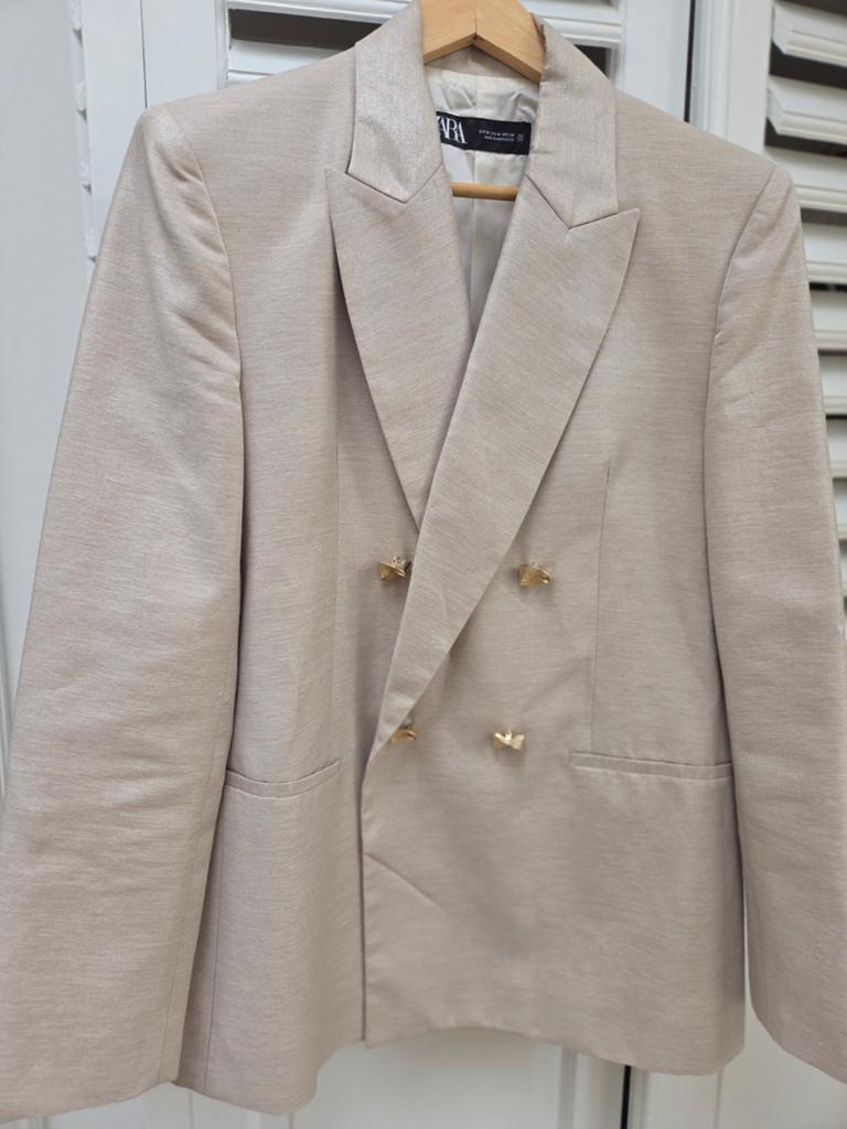 Blazer Zara ecru met glans m, Kleding | Dames, Jasjes, Kostuums en Pakken, Maat 38/40 (M), Ophalen of Verzenden, Zo goed als nieuw