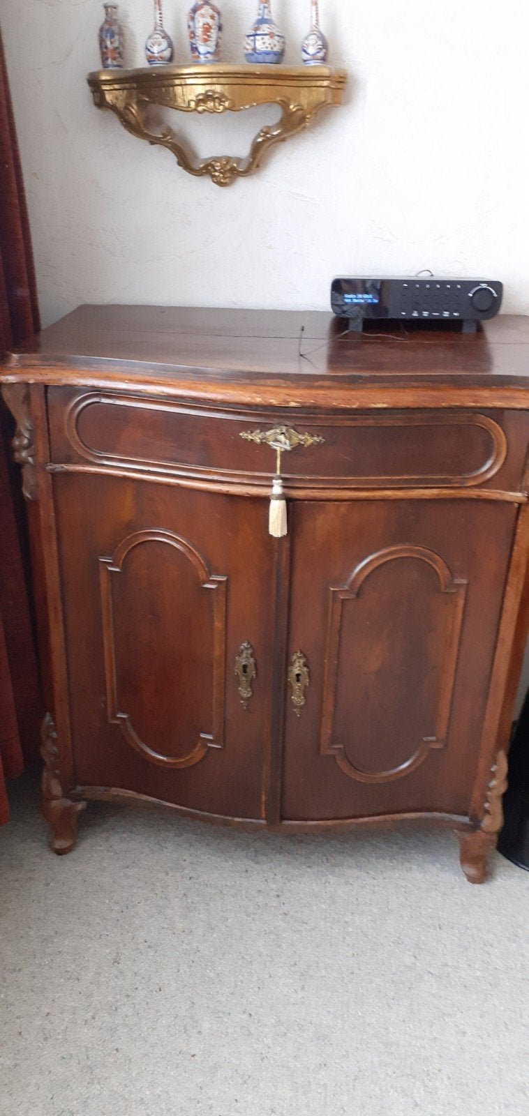 Mooi apart oud kastje - Antiek dressoir met sierbeslag, Antiek en Kunst, Antiek | Meubels | Kasten, Ophalen