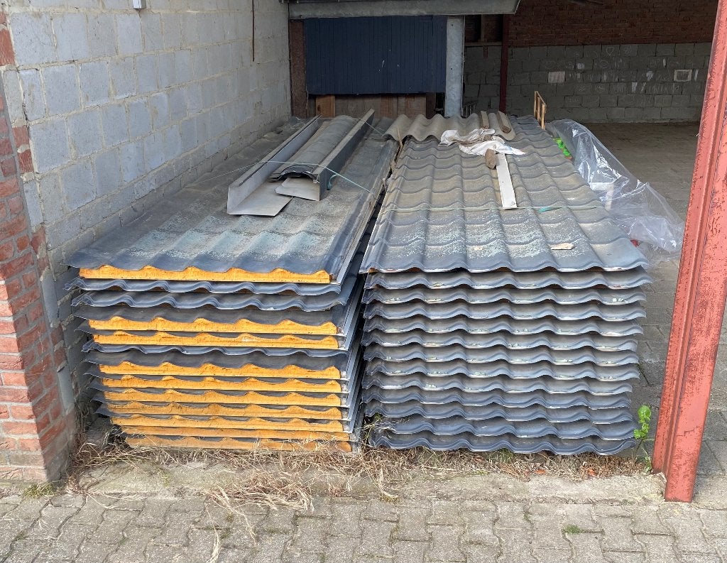 26 Geïsoleerde Dakpanplaten 150M2, Gebruikt, Zwart, 15 m² of meer, Metaal
