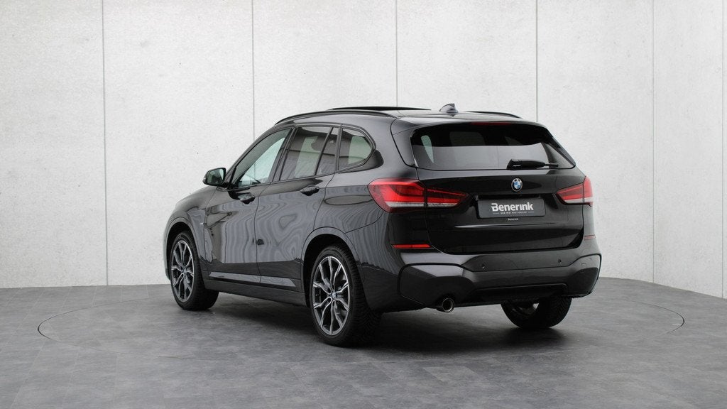 BMW X1 sDrive18i High Executive M-Sport | Head-up | Panorama, 12 maanden, Gebruikt, Leder en Stof, Zwart