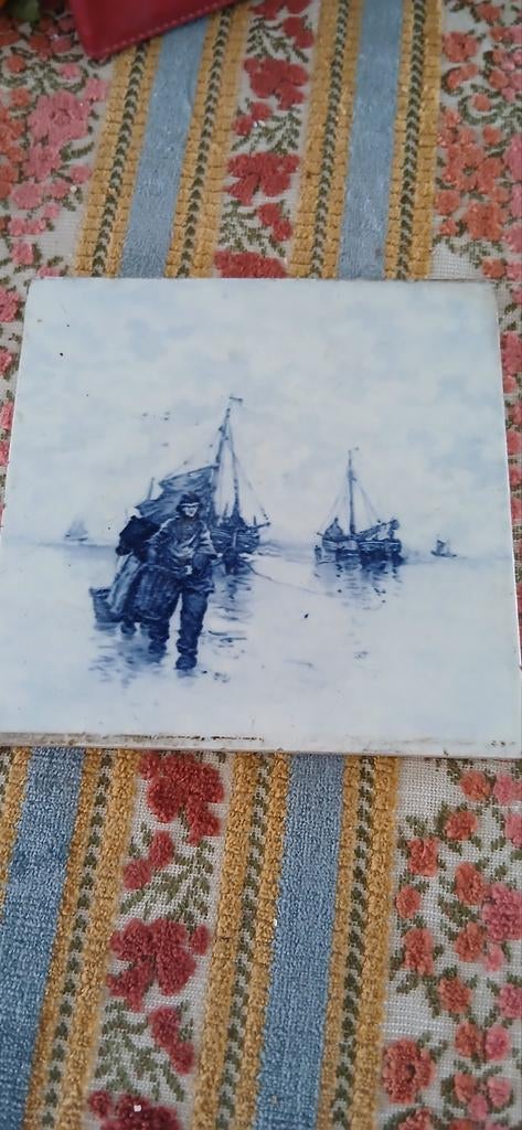 Delfts blauwe tegel met vissersboot tafereel, Antiek en Kunst, Ophalen of Verzenden