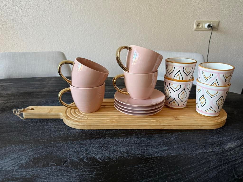 Servies: 4 kop en schotels, 4 koffiebekers, Ophalen, Keramiek, Nieuw, Overige stijlen