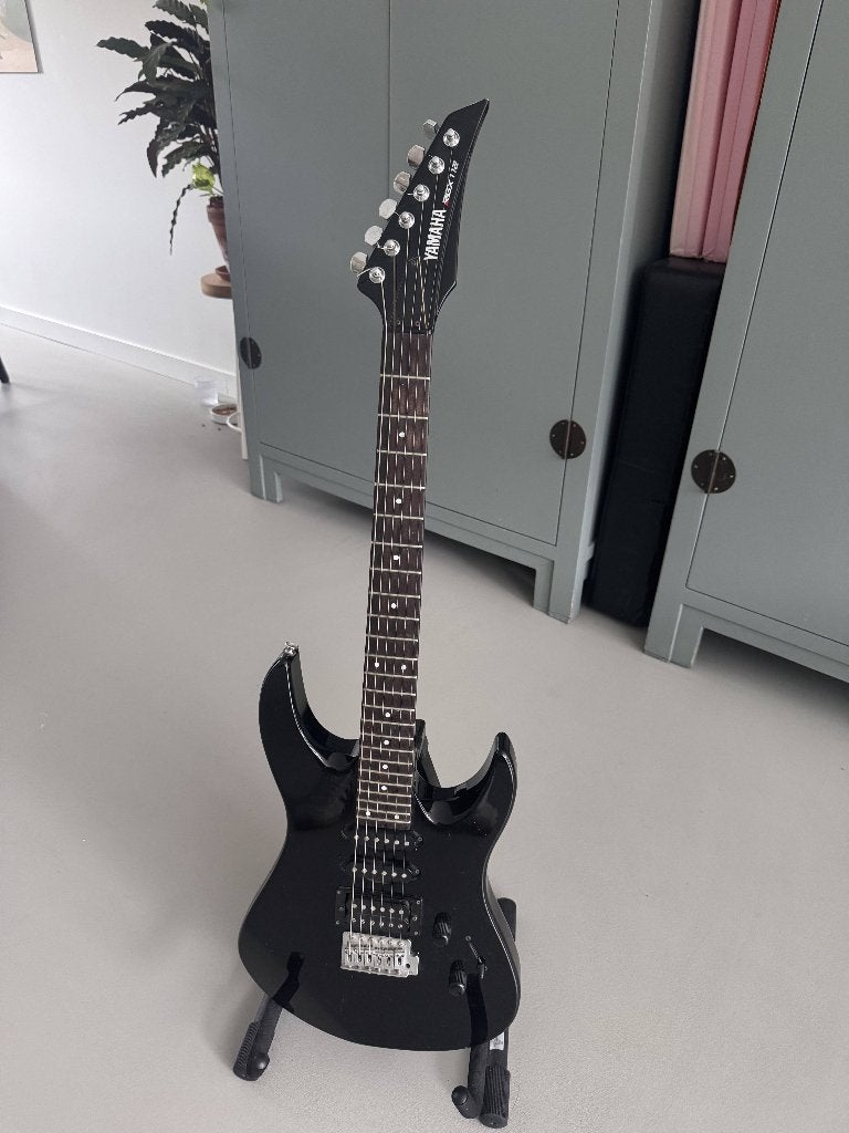 Elektrische gitaar Yamaha RGX 112 (HSS, 24 frets, black), Muziek en Instrumenten, Ophalen, Gebruikt, Solid body, Overige merken