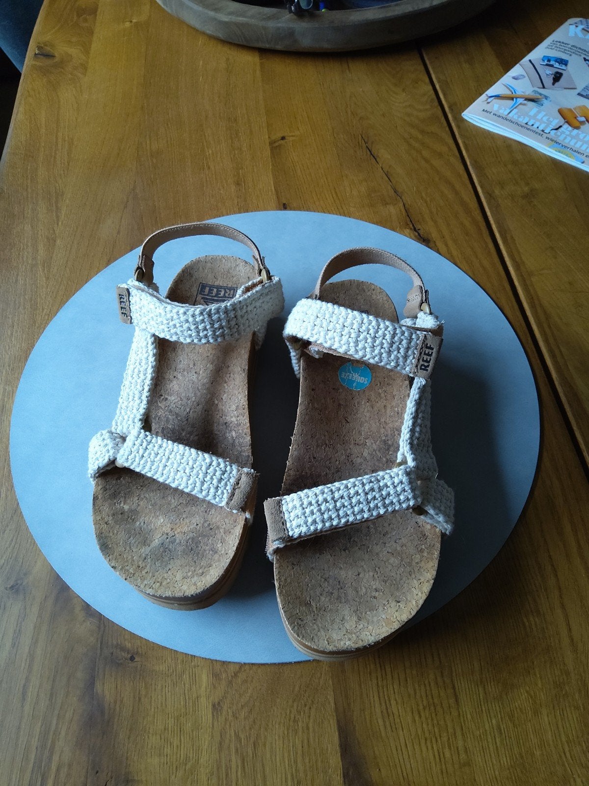 Reef sandalen met gevlochten bandjes in maat 38., Kleding | Dames, Schoenen, Beige, Zo goed als nieuw, Reef, Sandalen of Muiltjes
