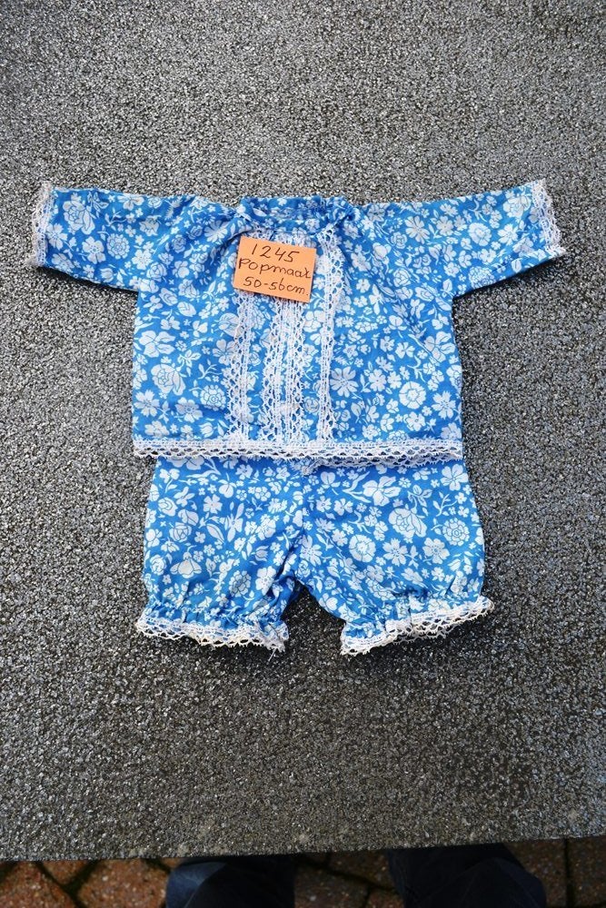 Mooi katoenen poppen pakje uit de jaren 1960 NR 1245, Ophalen of Verzenden, Zo goed als nieuw, Kleertjes