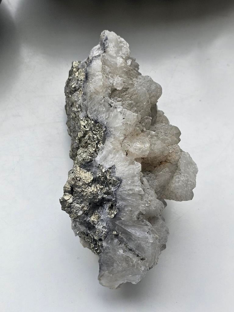Kathedraal kwarts op Pyriet cluster, Ophalen of Verzenden, Mineraal
