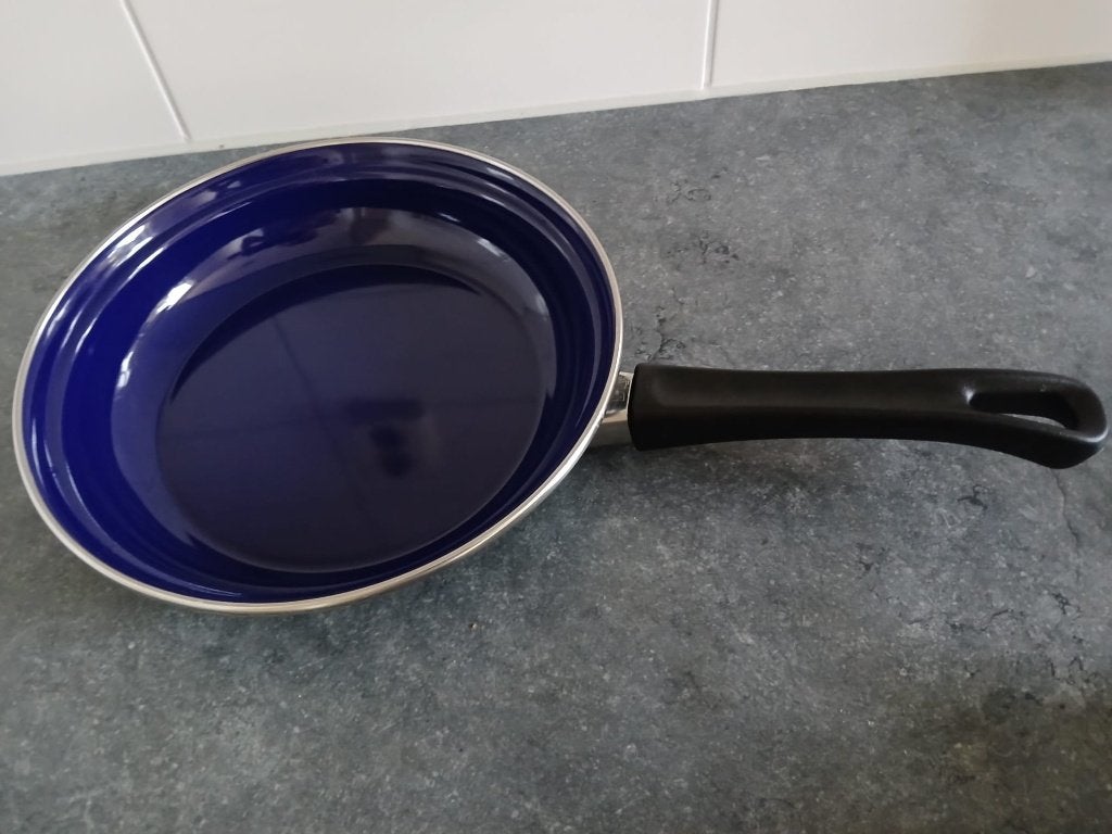 Blauwe Bk Koekenpan 24 cm  diameter  zo goed als nieuw, Ophalen, Koekenpan, BK, Emaille