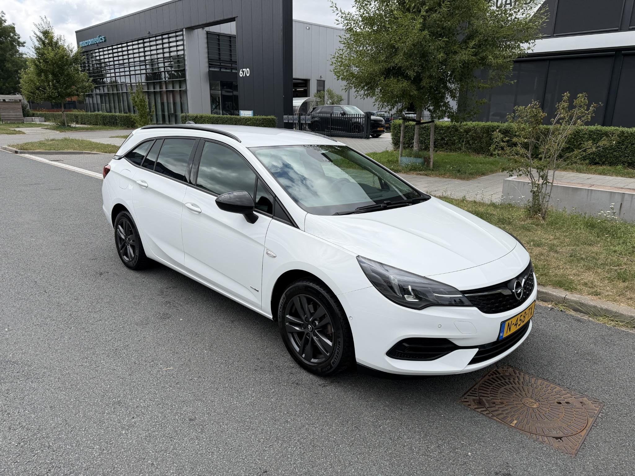 Opel Astra Sports Tourer 1.2 Design & Tech Camera, Trekhaak,, 12 maanden, Stof, Gebruikt, Euro 6