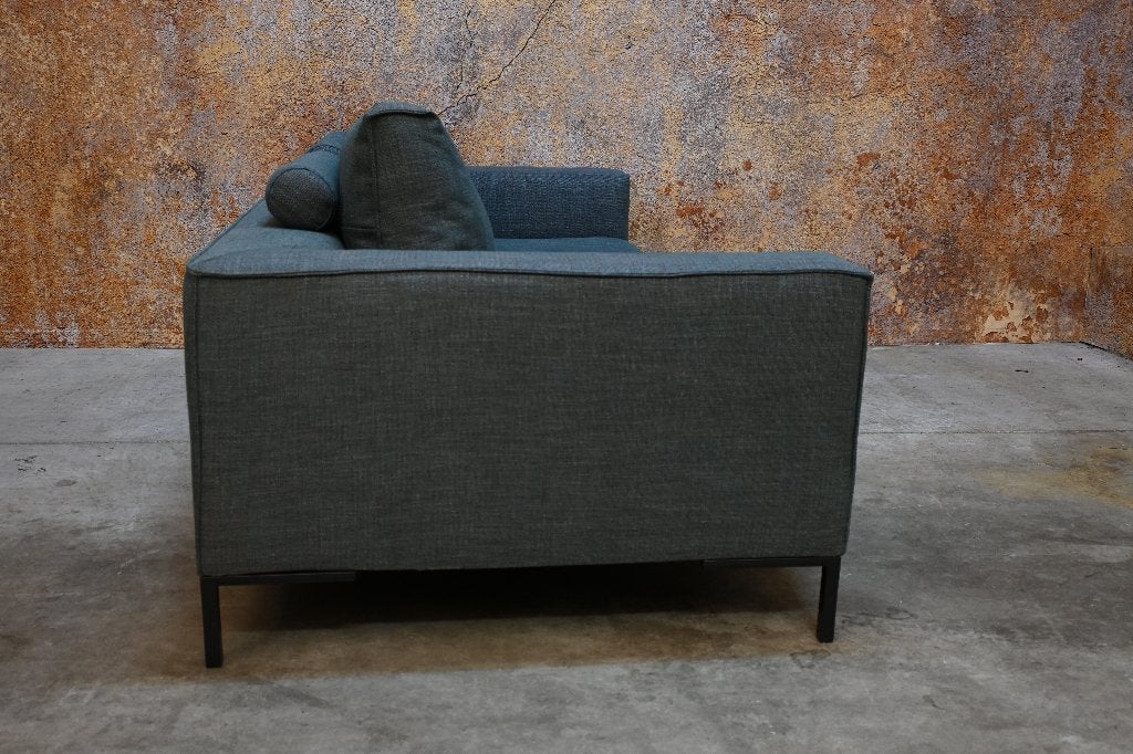 ZGANieuw! fraaie stoffen Design on Stock Aikon design bank, Huis en Inrichting, Banken | Bankstellen, Design on Stock, 75 tot 100 cm