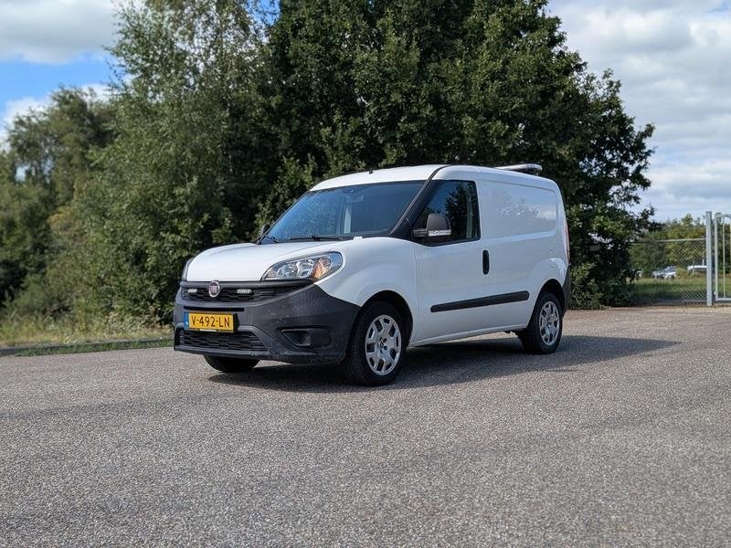 Bedrijfsauto, FIAT, Doblò CARGO 1.4 T-Jet Natural Power L1H, Voorwielaandrijving, 1408 kg, Euro 6, 4 cilinders