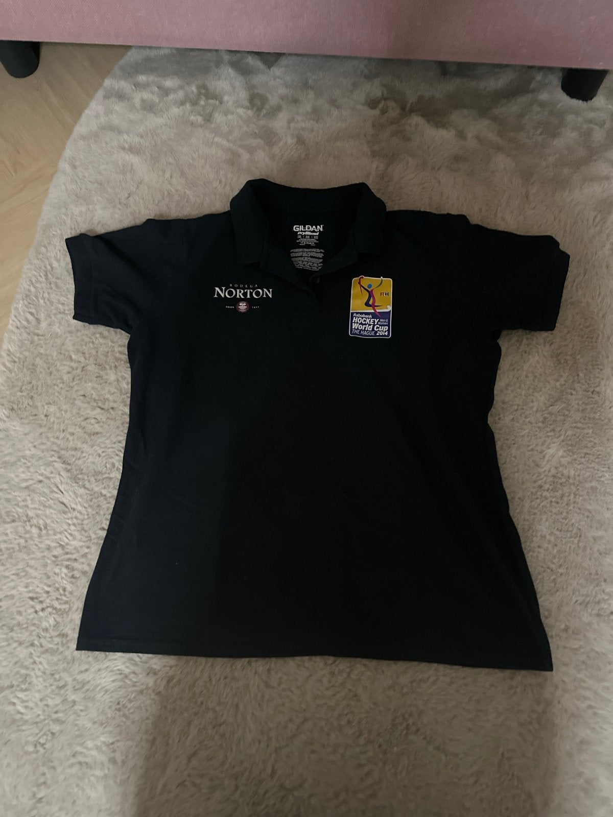 Gildan DryBlend Polo Rabobank Hockey World Cup 2014, Zwart, Maat 42/44 (L), Ophalen of Verzenden, Korte mouw