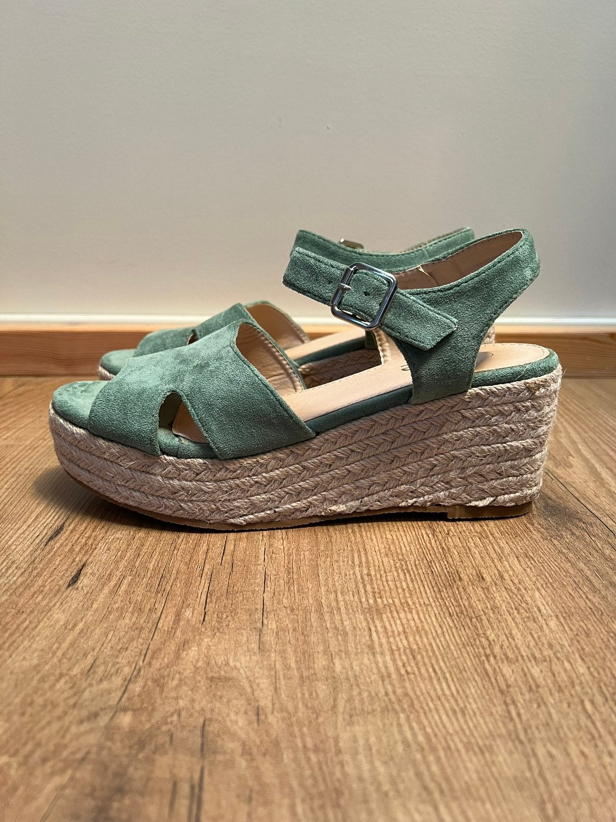 Sandale met plateauzool, Kleding | Dames, Schoenen, Zwart, Nieuw, Sandalen of Muiltjes, Ophalen of Verzenden