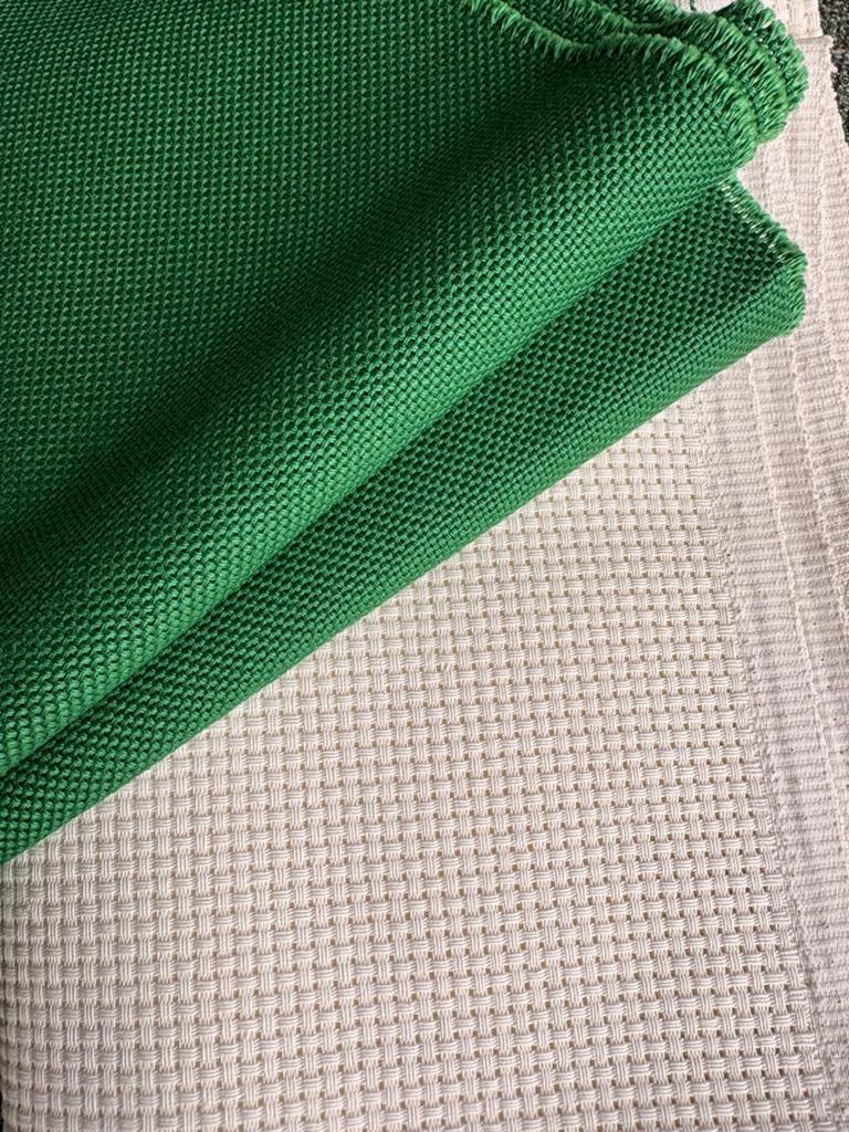 2 lappen borduurstof / borduurstramien roomwit en groen, Ophalen of Verzenden