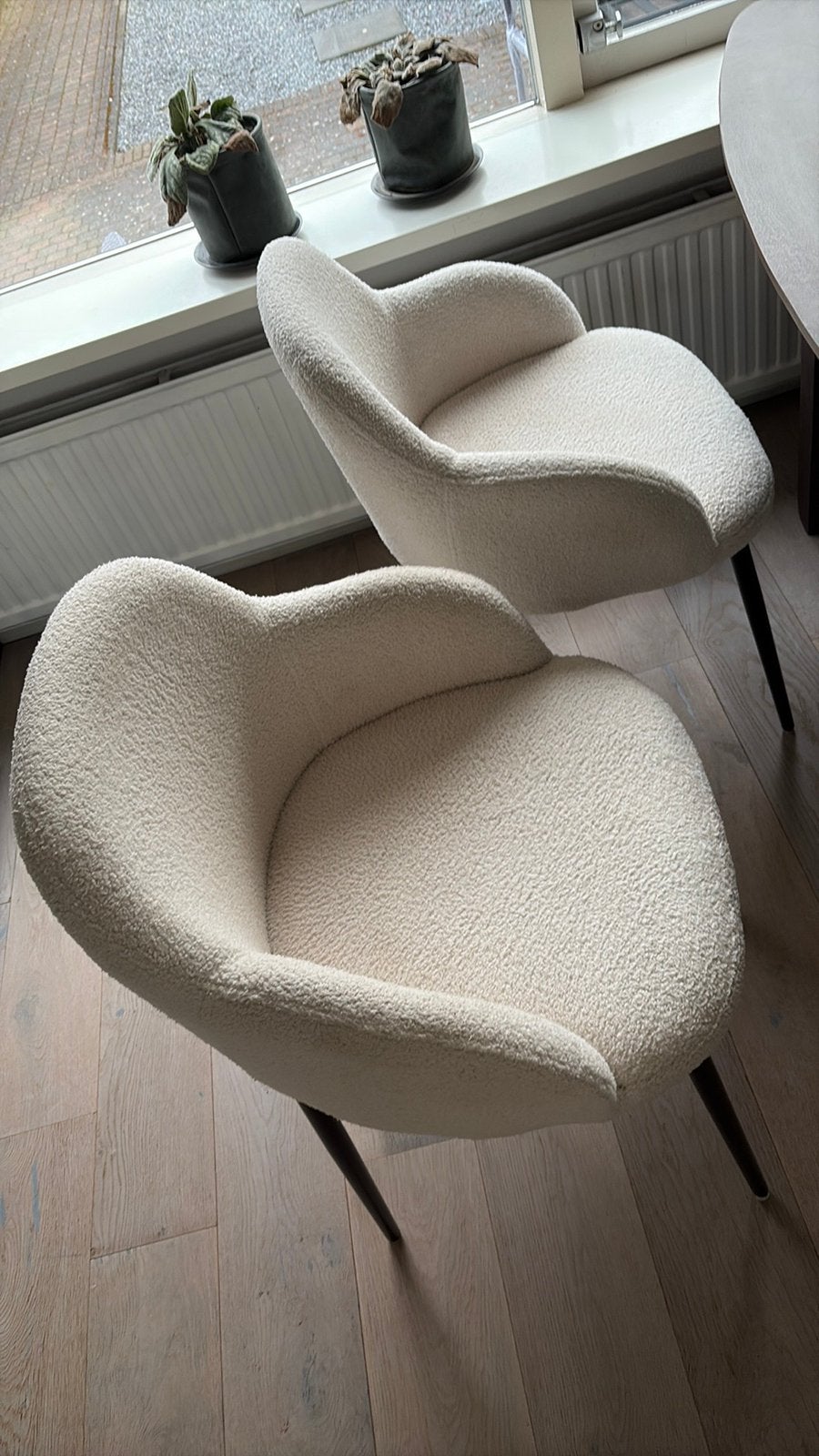 2 boucle teddy Woood stoelen, Huis en Inrichting, Fauteuils, Ophalen of Verzenden, Zo goed als nieuw, 75 tot 100 cm, 50 tot 75 cm