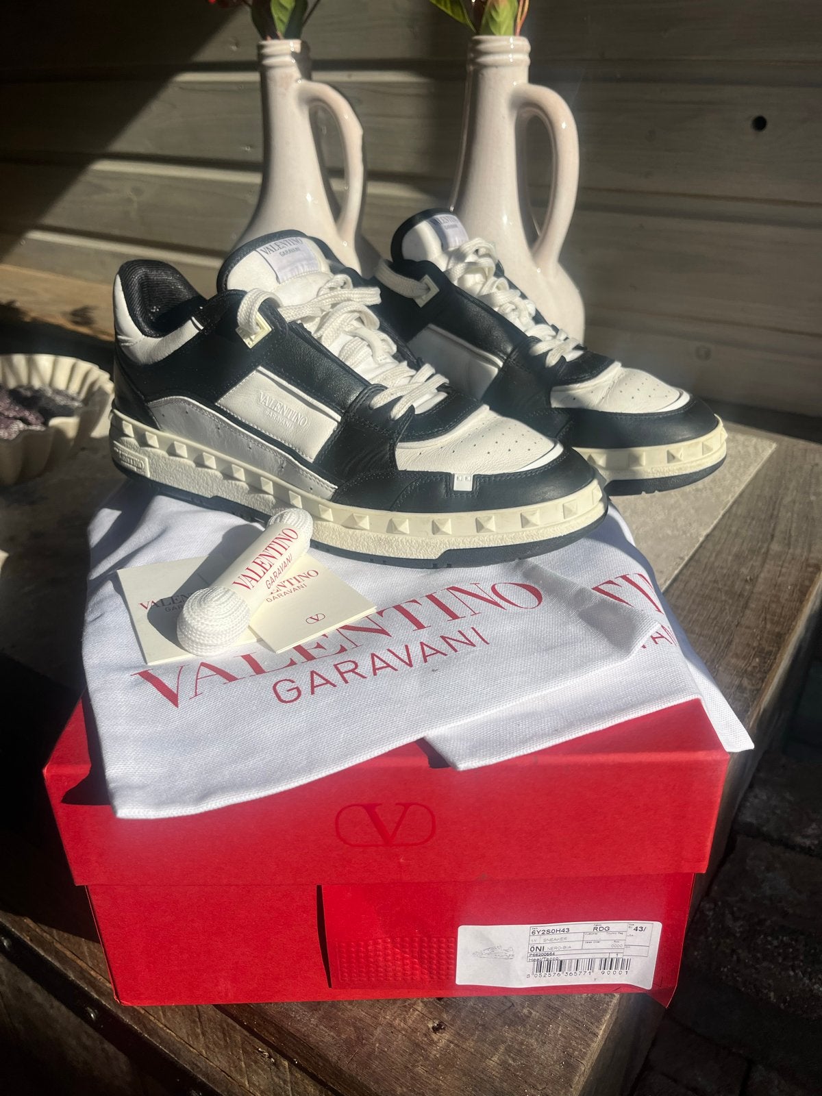 Valentino Garavani Sneakers Zwart/Wit Maat 43, Zwart, Ophalen of Verzenden, Sneakers of Gympen, Zo goed als nieuw