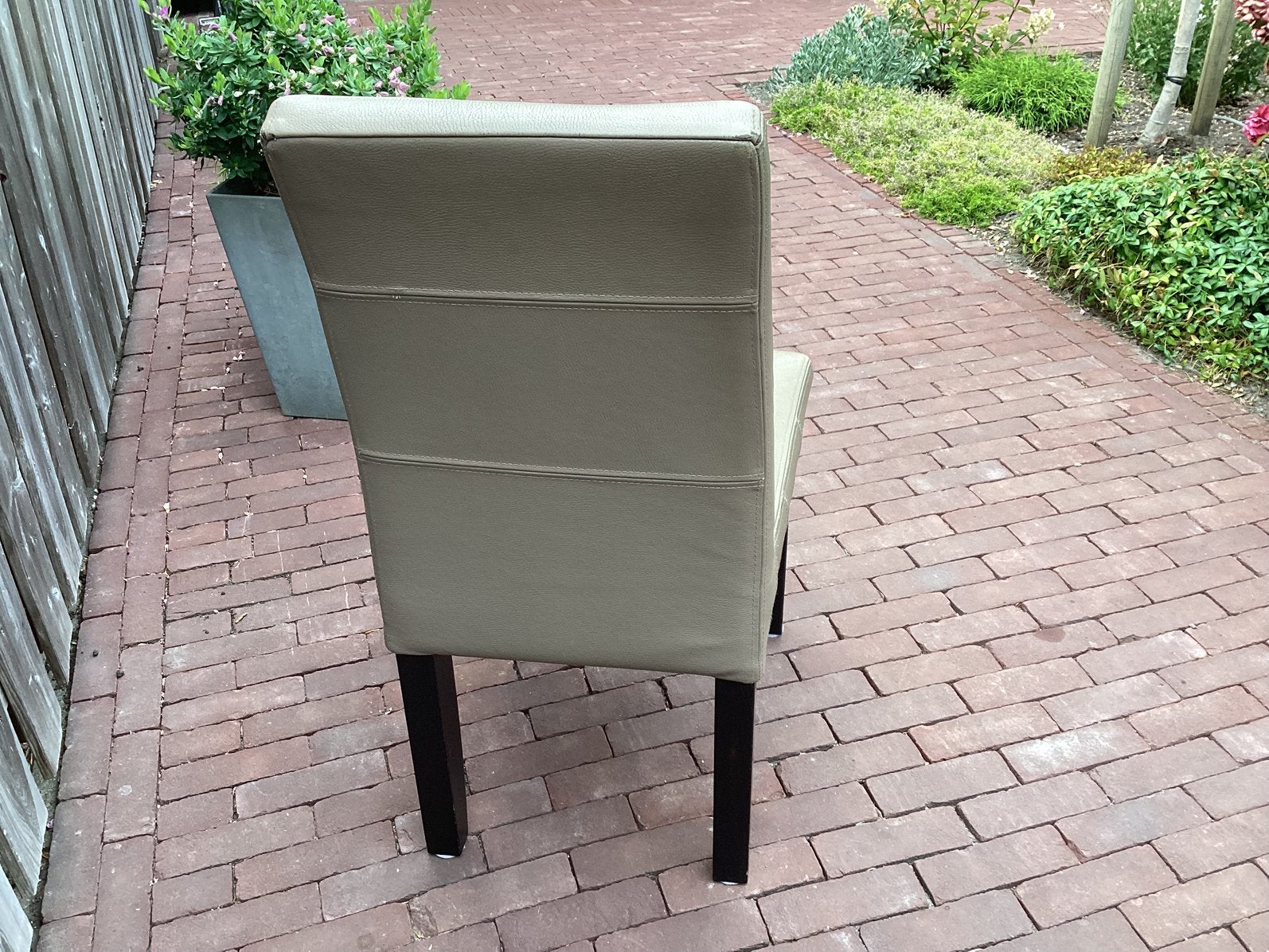 Eetkamer stoelen 6 stuks taupe gratis af te halen., Ophalen of Verzenden, Zo goed als nieuw, Vijf, Zes of meer stoelen