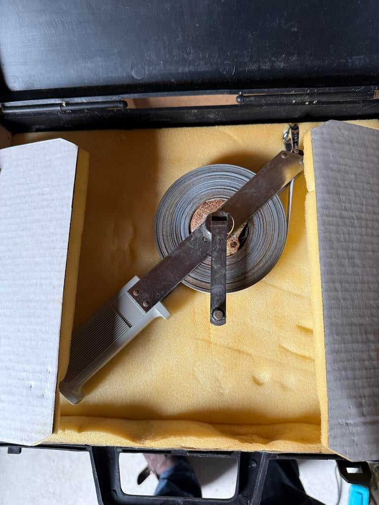 Oude meetlint in koffer - Vintage meetgereedschap, Ophalen of Verzenden, Gebruikt, Afstand