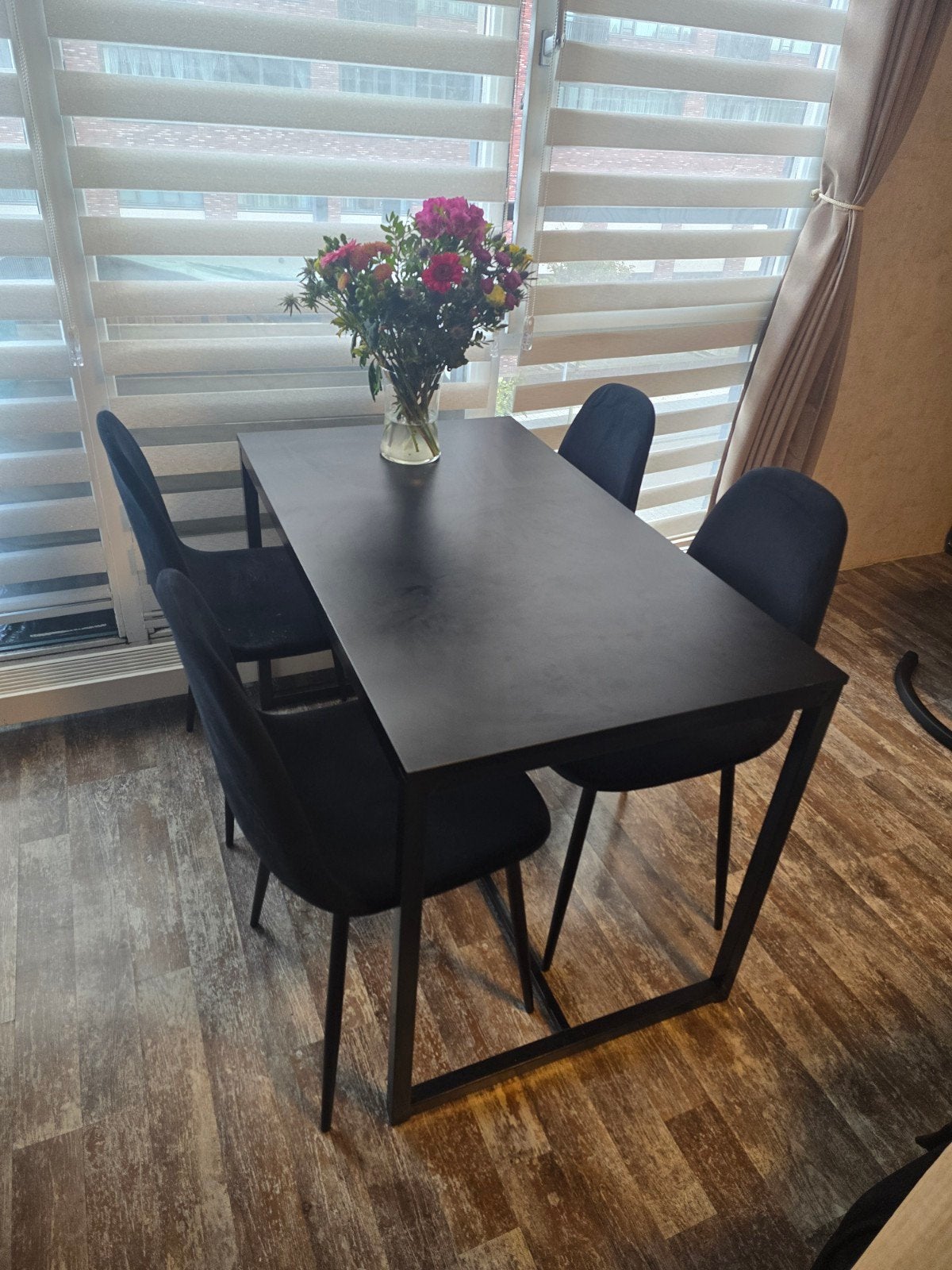 Eetkamerset: Tafel (hout/metaal) met 4 suède stoelen, Gebruikt, Chique, Modern, Vier personen, Ophalen