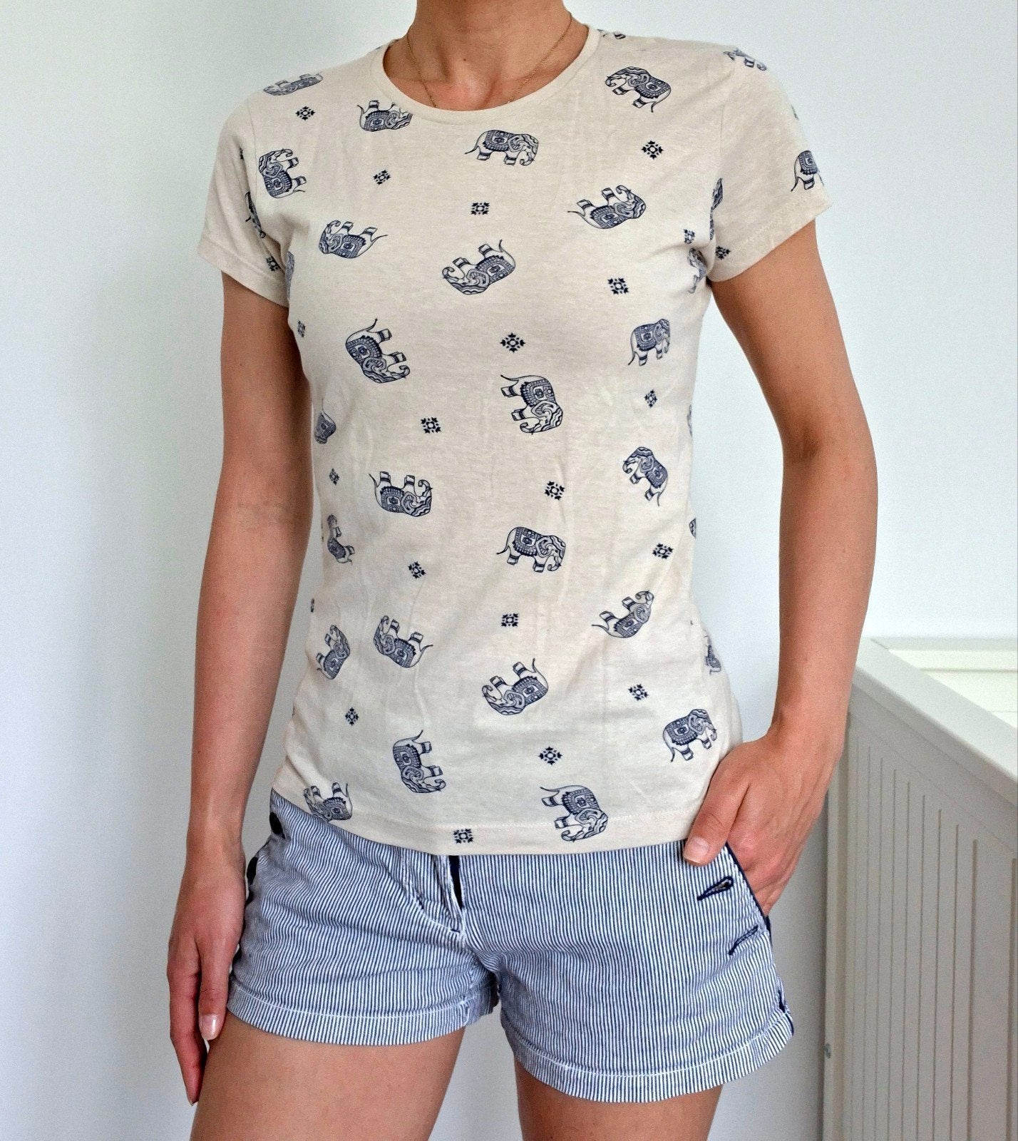 Cute elephant print T-shirt - olifantprint - maat 36, Kleding | Dames, Beige, Ophalen of Verzenden, Zo goed als nieuw, Korte mouw