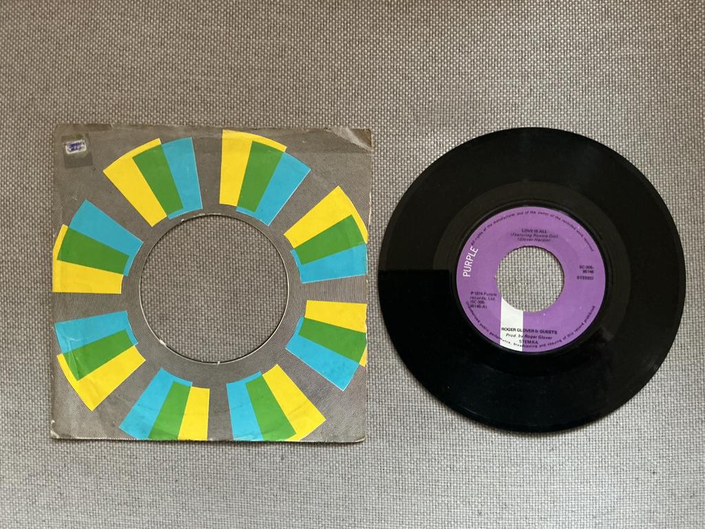 Roger Glover single vinyl. Love is all. 3 nummers., Ophalen of Verzenden, Gebruikt, Pop