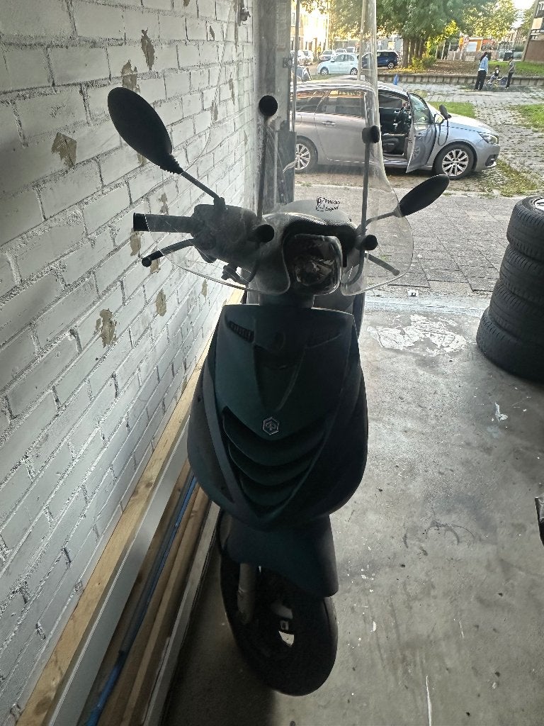Zip piaggio i-Get weinig km’s orgineel 8340kms, Maximaal 45 km/u, Zip, Zo goed als nieuw, Benzine