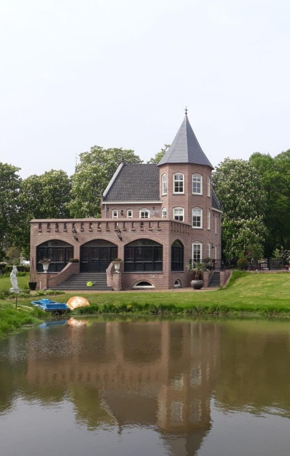 Mooi kasteeltje te koop, Vrijstaande woning, 380 m², Gemert, 1500 m² of meer