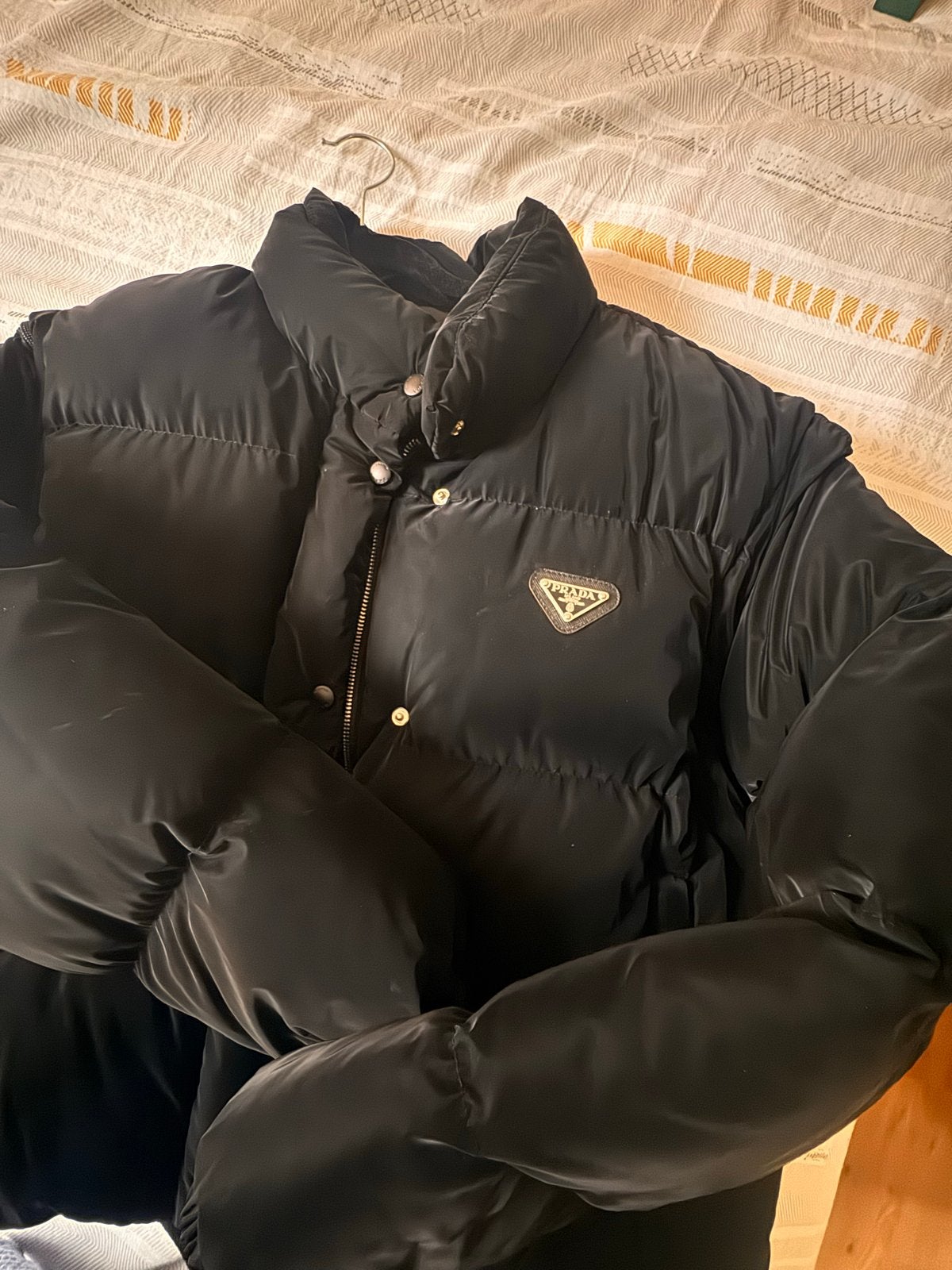 Prada Puffer Jas Zwart - Zo goed als nieuw, Ophalen of Verzenden, Zo goed als nieuw, Maat 38/40 (M), Zwart