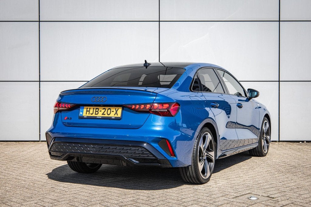 Audi A3 Limousine 35 TFSI 150pk S-tronic S Edition | Head-up, 1300 kg, 4 cilinders, Blauw, Origineel Nederlands