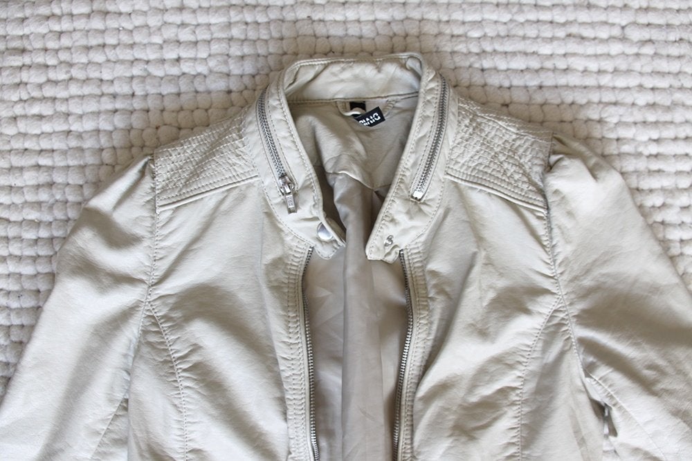 Wit Imitatie Leren DIVDD Jas (Maat 34) € 25,-, Beige, Ophalen of Verzenden, Zo goed als nieuw, DIVDED