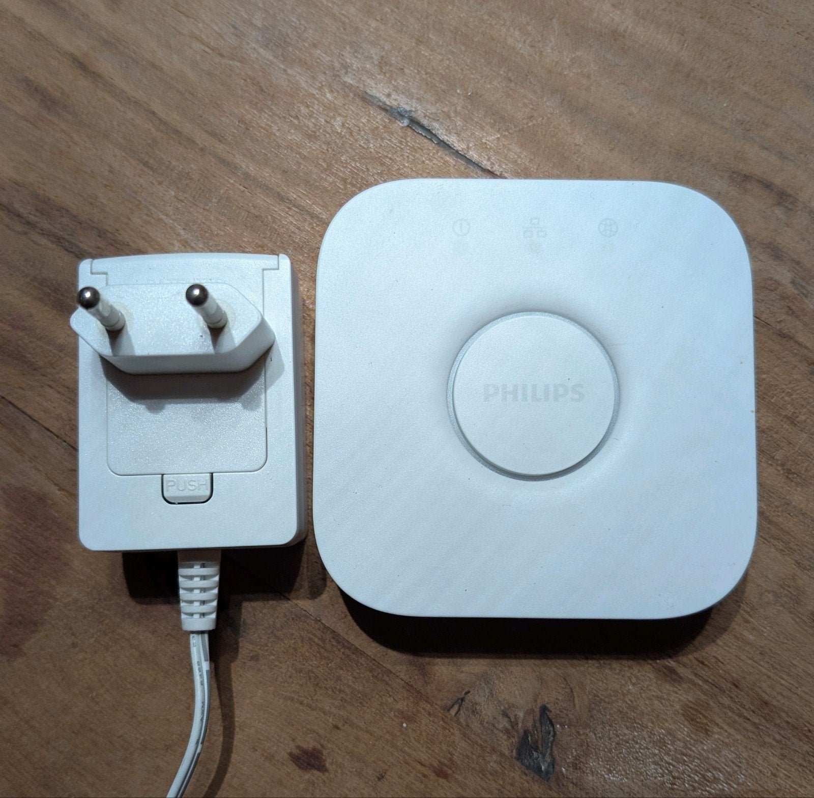 Philips Hue Bridge met adapter, Wit, Gebruikt, Kunststof, Smart home compatibel