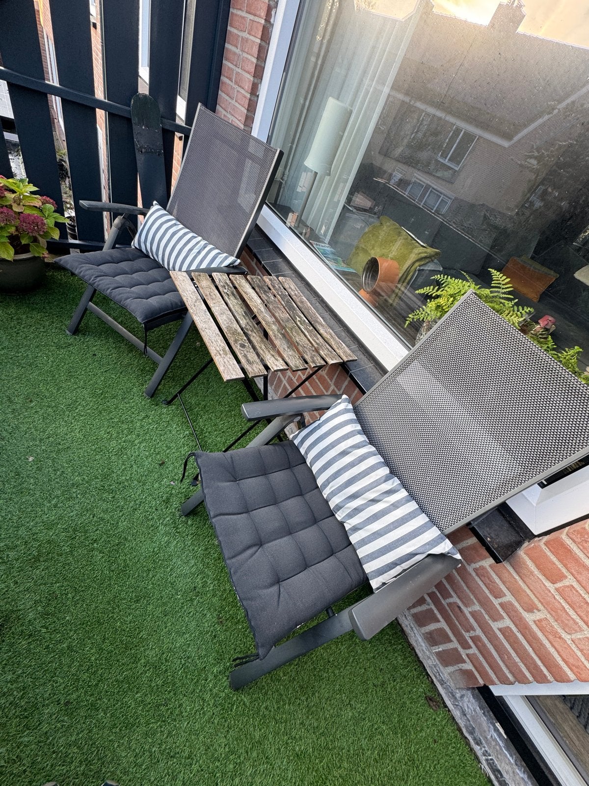 Balkonset: 2 stoelen met kussens en inklapbare tafel, Ophalen, Gebruikt, Kunststof, Inklapbaar