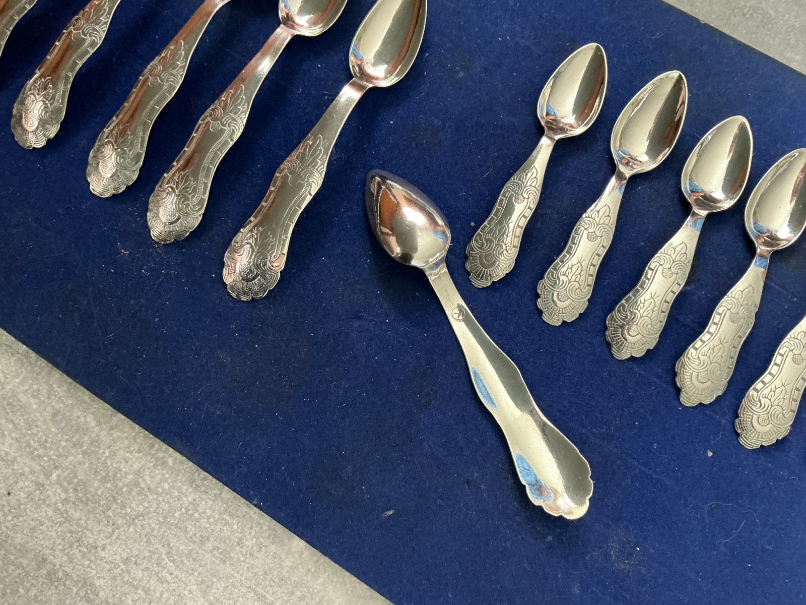 Set van 12 antieke lepeltjes, Verzenden