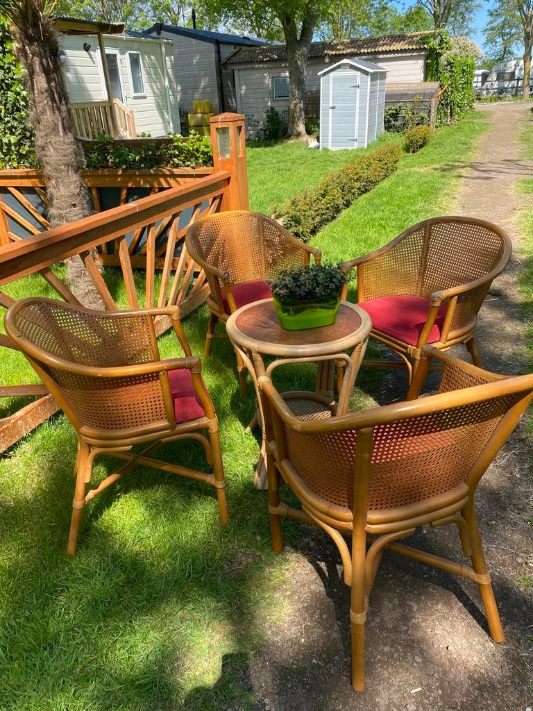 Rotan stelletje tafel 4stoelen, Tuin en Terras, Tuinsets en Loungesets, Ophalen, Zo goed als nieuw, 2 zitplaatsen