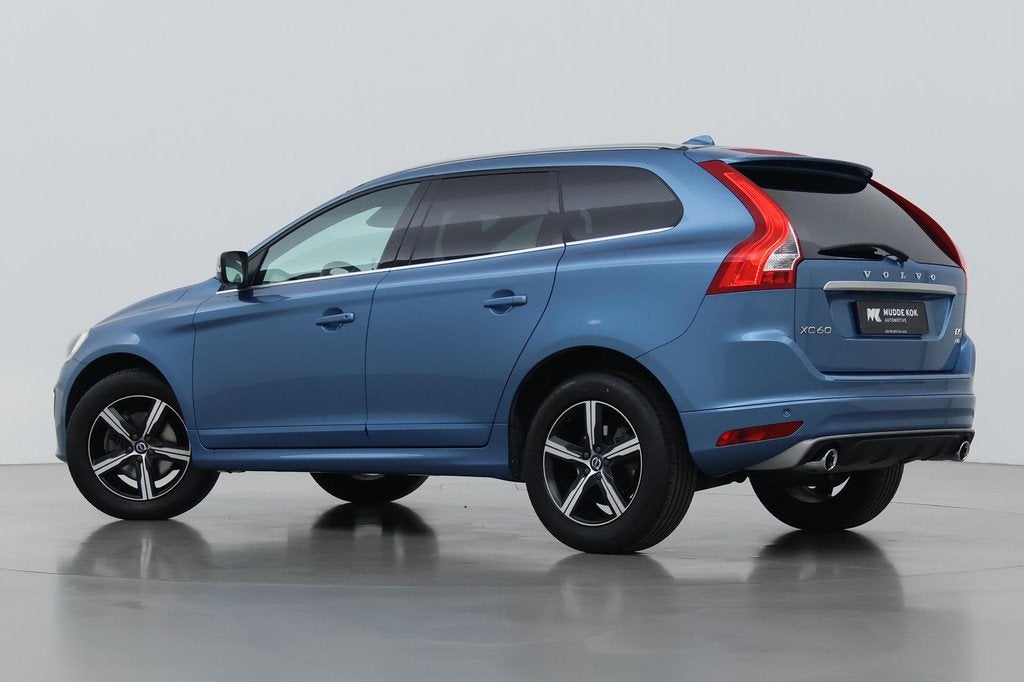 Volvo XC60 2.4 D5 AWD R-Design | ACC | BLIS | Stoelverwarmin, Auto's, Volvo, Automaat, Gebruikt, Euro 6, 4 cilinders