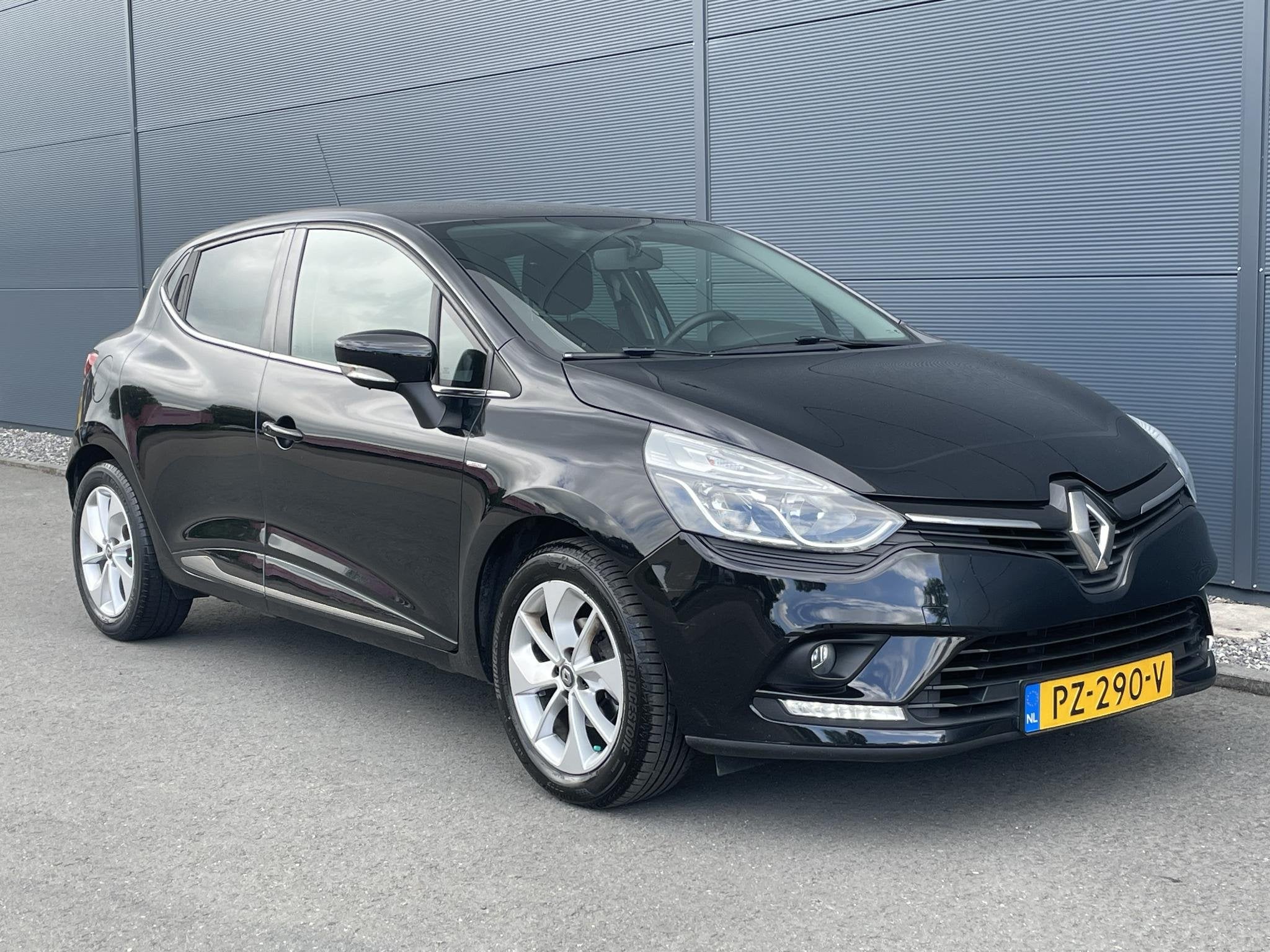 Renault Clio 0.9 TCe Limited | Navigatie | Bluetooth | Trekh, Auto's, Renault, Voorwielaandrijving, 898 cc, Stof, Gebruikt