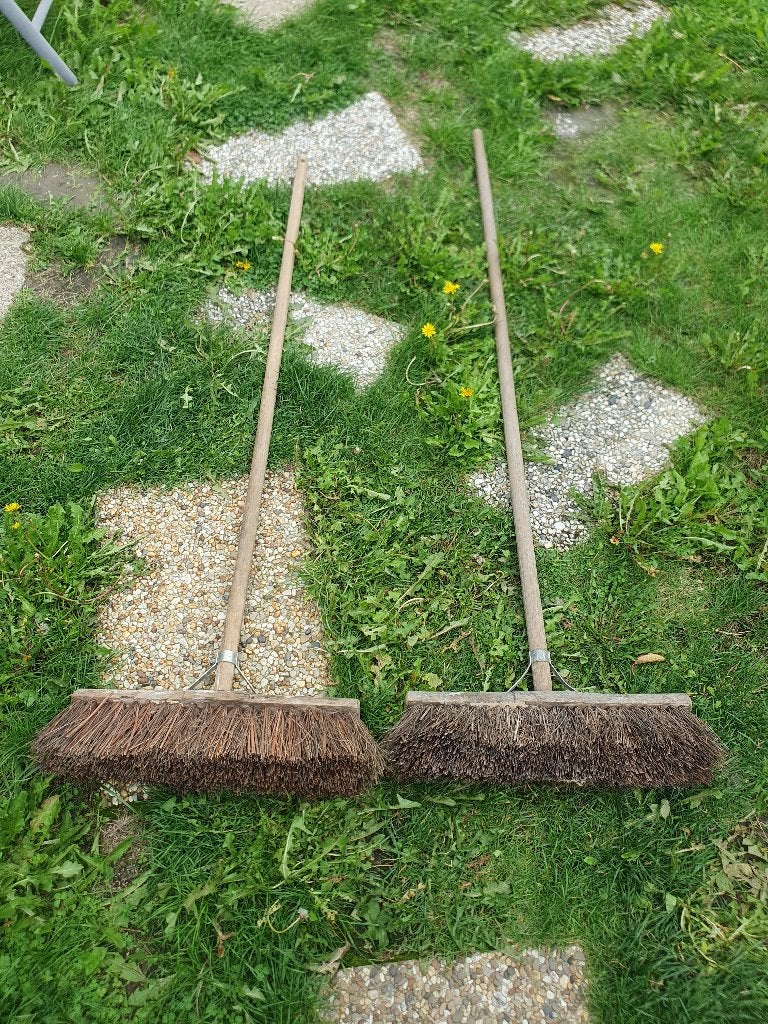 Straat bezem 2x, Ophalen of Verzenden, Zo goed als nieuw, Bezem