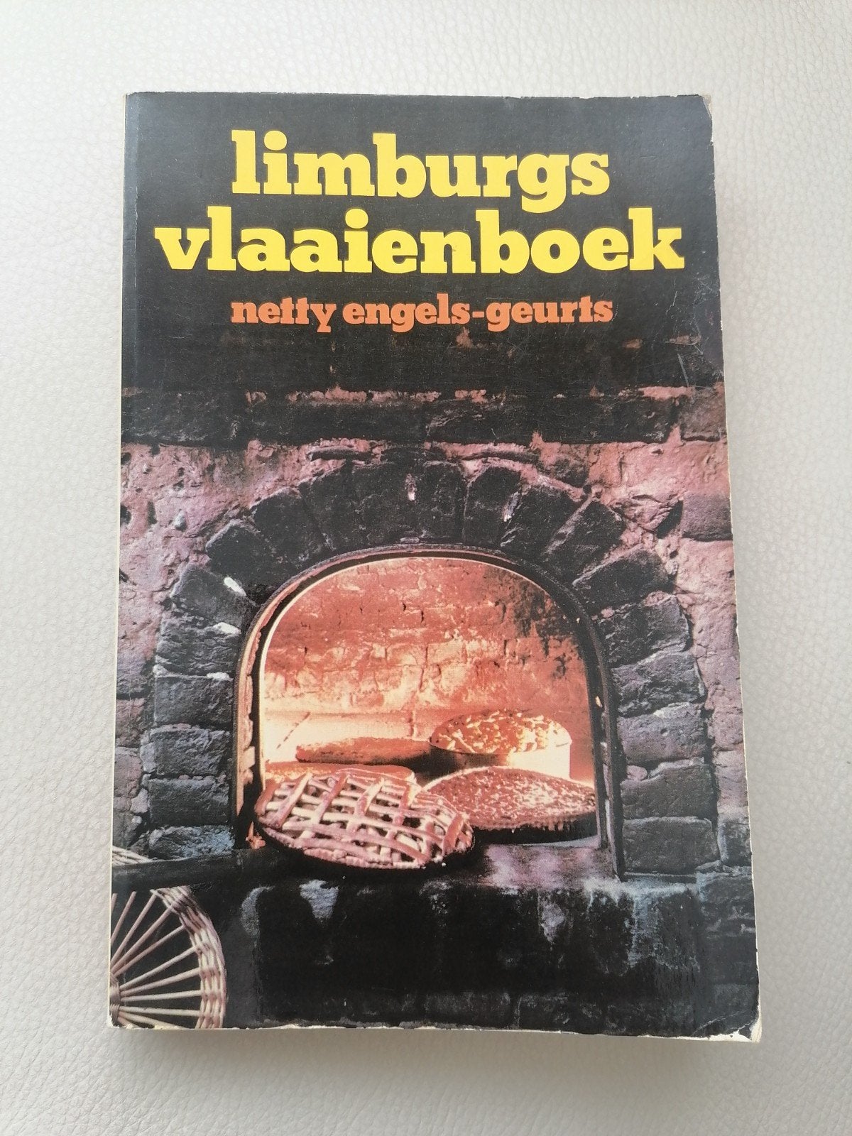 Limburgs Vlaaienboek - Netty Engels-Geurts, Gelezen, Netty Engels-Geurts, Ophalen of Verzenden, Nederland en België