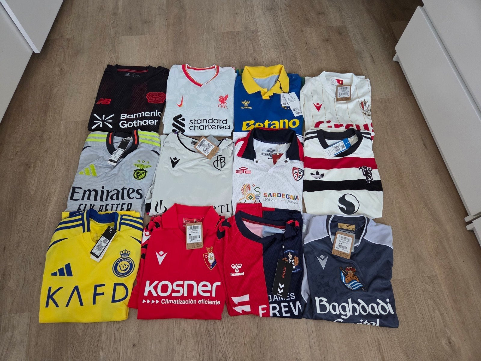 Originele voetbalshirts maat M en L - beeindiging hobby, Verzamelen, Ophalen of Verzenden, Nieuw, Buitenlandse clubs, Shirt
