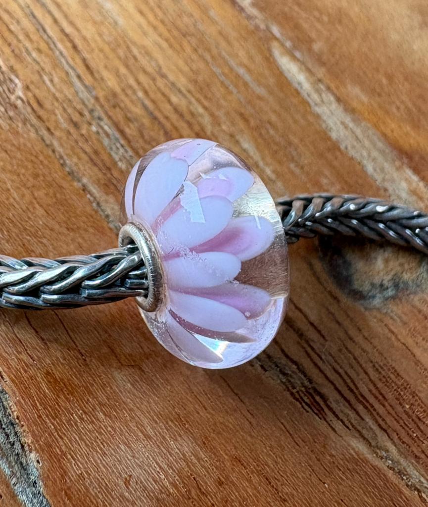 Trollbeads Roze Bloemblaadjes, Sieraden, Tassen en Uiterlijk, Bedels, Ophalen of Verzenden, Gebruikt, Glas of Kristal, Trollbeads