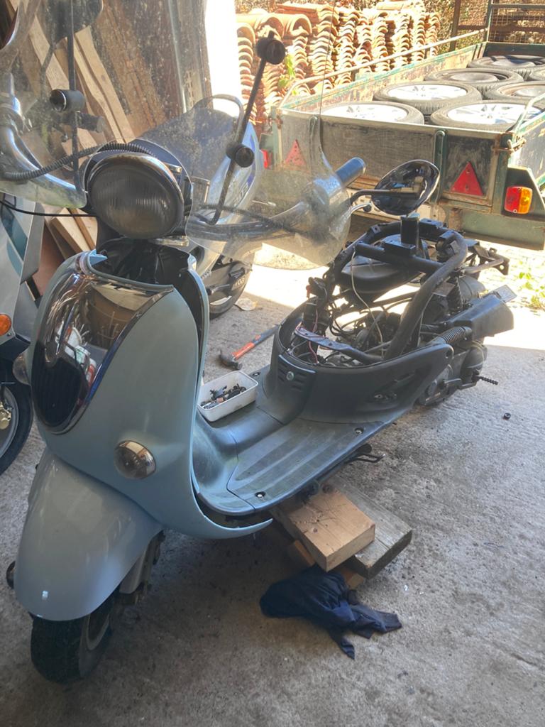 Retro scooter op kenteken voor de goede klusser, Fietsen en Brommers, Brommeronderdelen | Scooters, Ophalen, Gebruikt, Overige typen