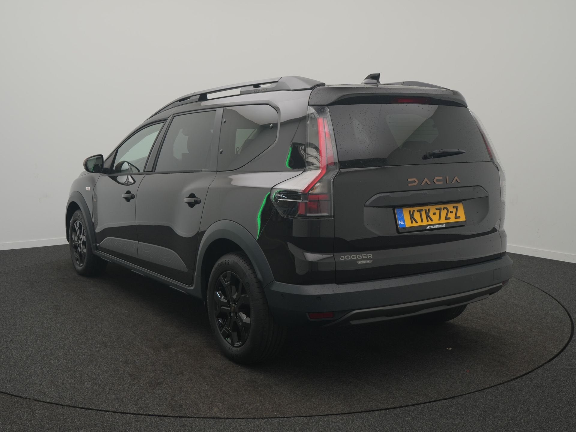 Dacia Jogger 1.8 hybrid 155 limited edition 7p. - Demo -, Auto's, 7 stoelen, Zwart, Bedrijf, Hybride Elektrisch/Benzine