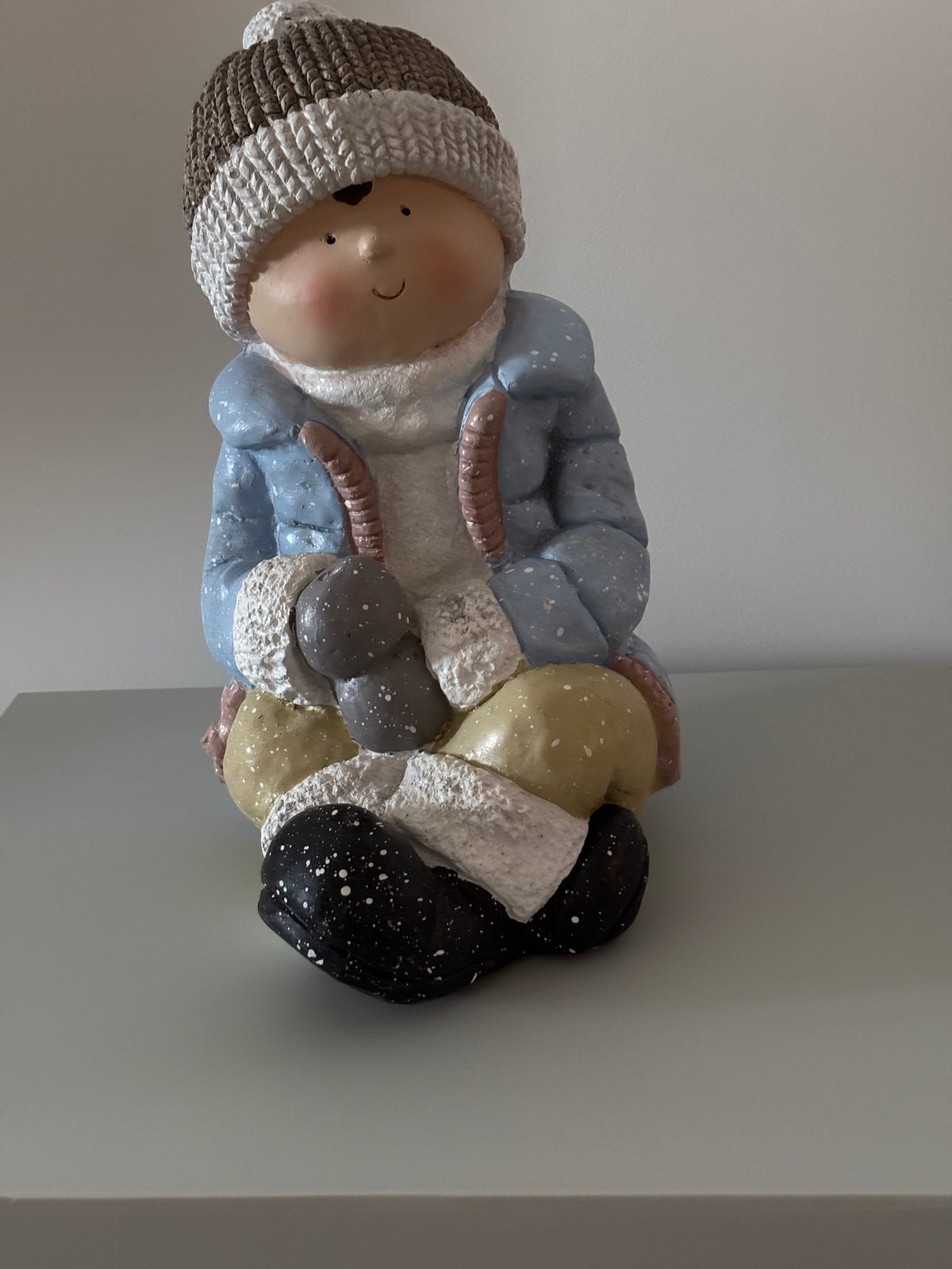 Decoratief Winterkind  met muts - 38 cm hoog keramiek, Ophalen of Verzenden, Zo goed als nieuw