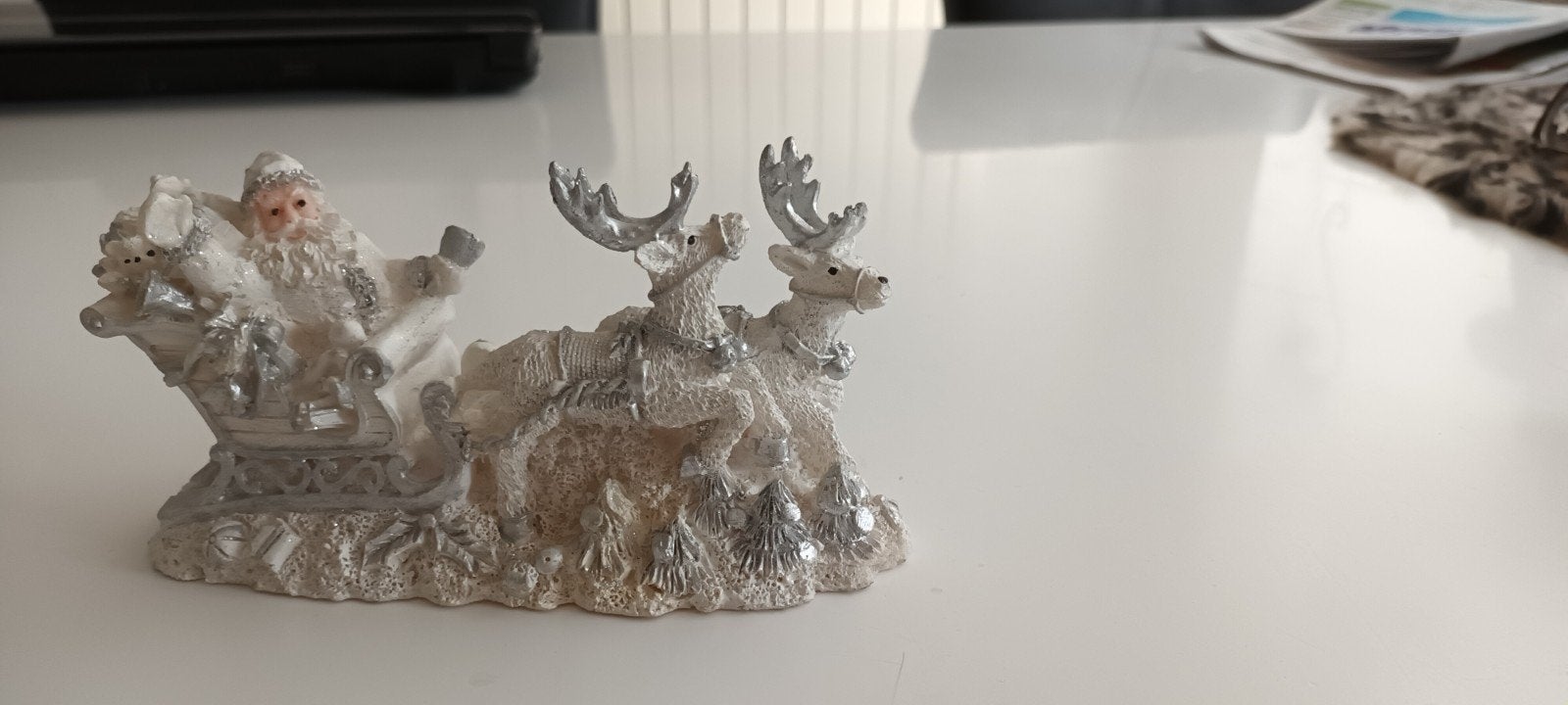 kerstman met rendieren op arreslee. zilver wit, Diversen, Ophalen of Verzenden, Zo goed als nieuw
