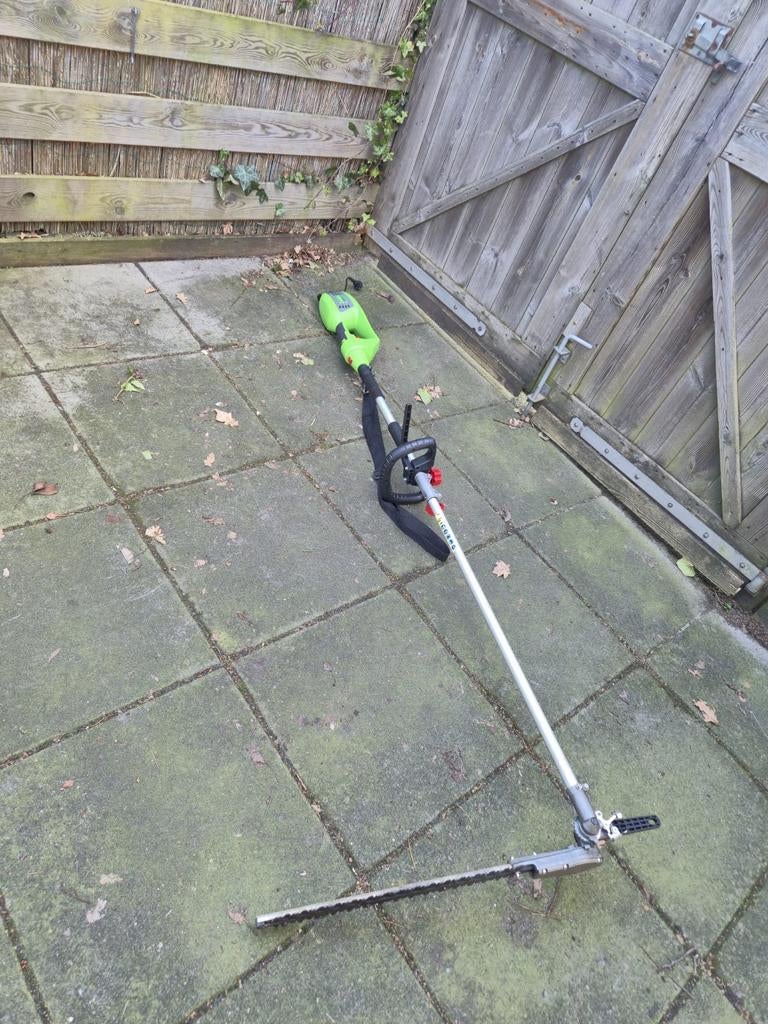 Telescopische heggenschaar, Ophalen of Verzenden, Zo goed als nieuw, Elektrisch, FloraBest