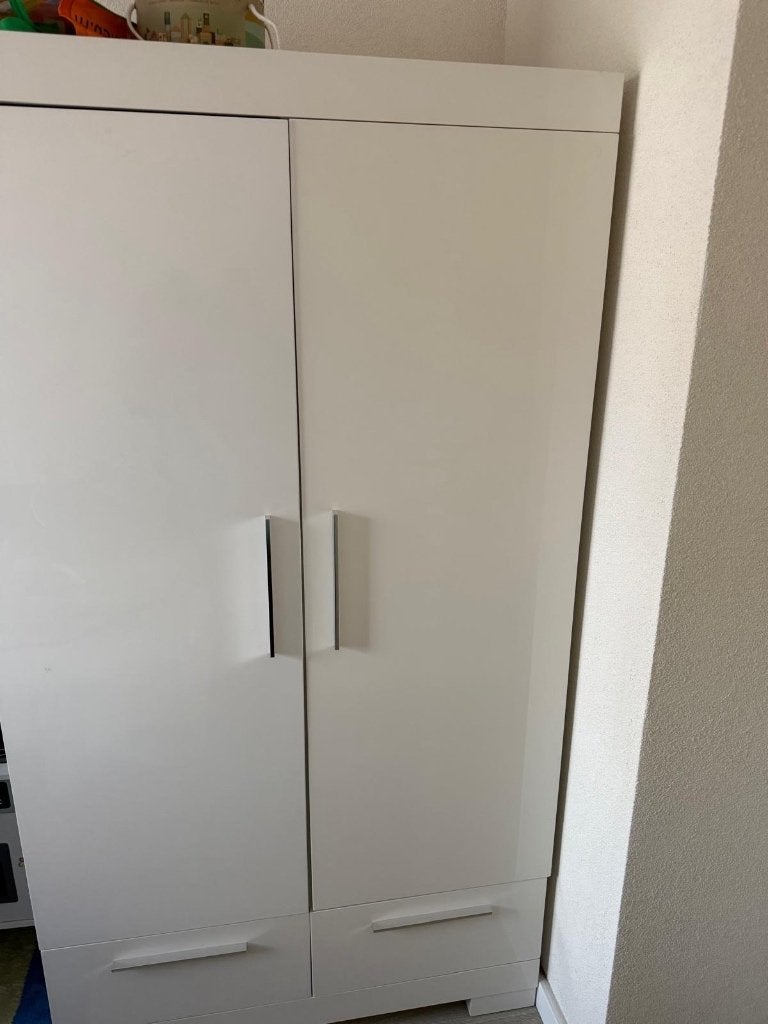 Kinder kast hoogglans wit zo goed als nieuw, Ophalen, Kast, 50 tot 70 cm, 105 cm of meer